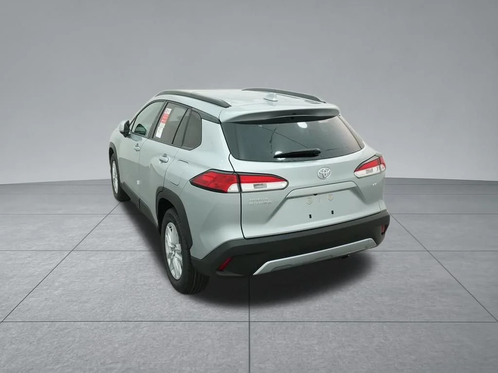 Used 2022 Silver Toyota LE image 8
