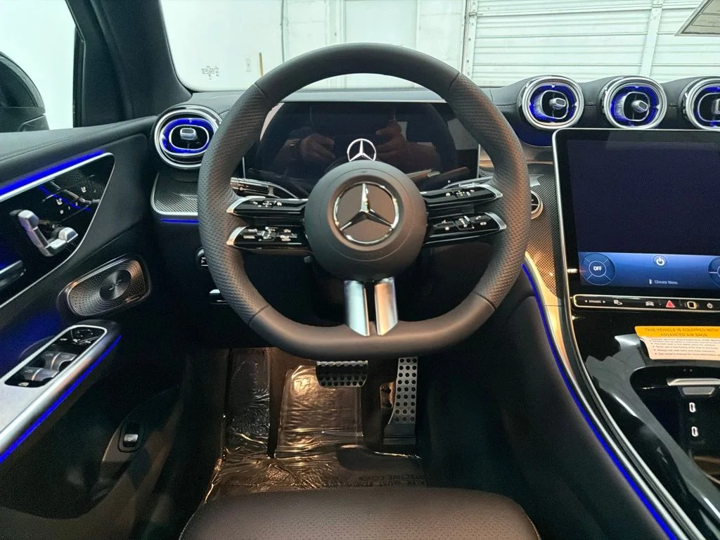 New 2027 White Mercedes-Benz GLC 300 image 20