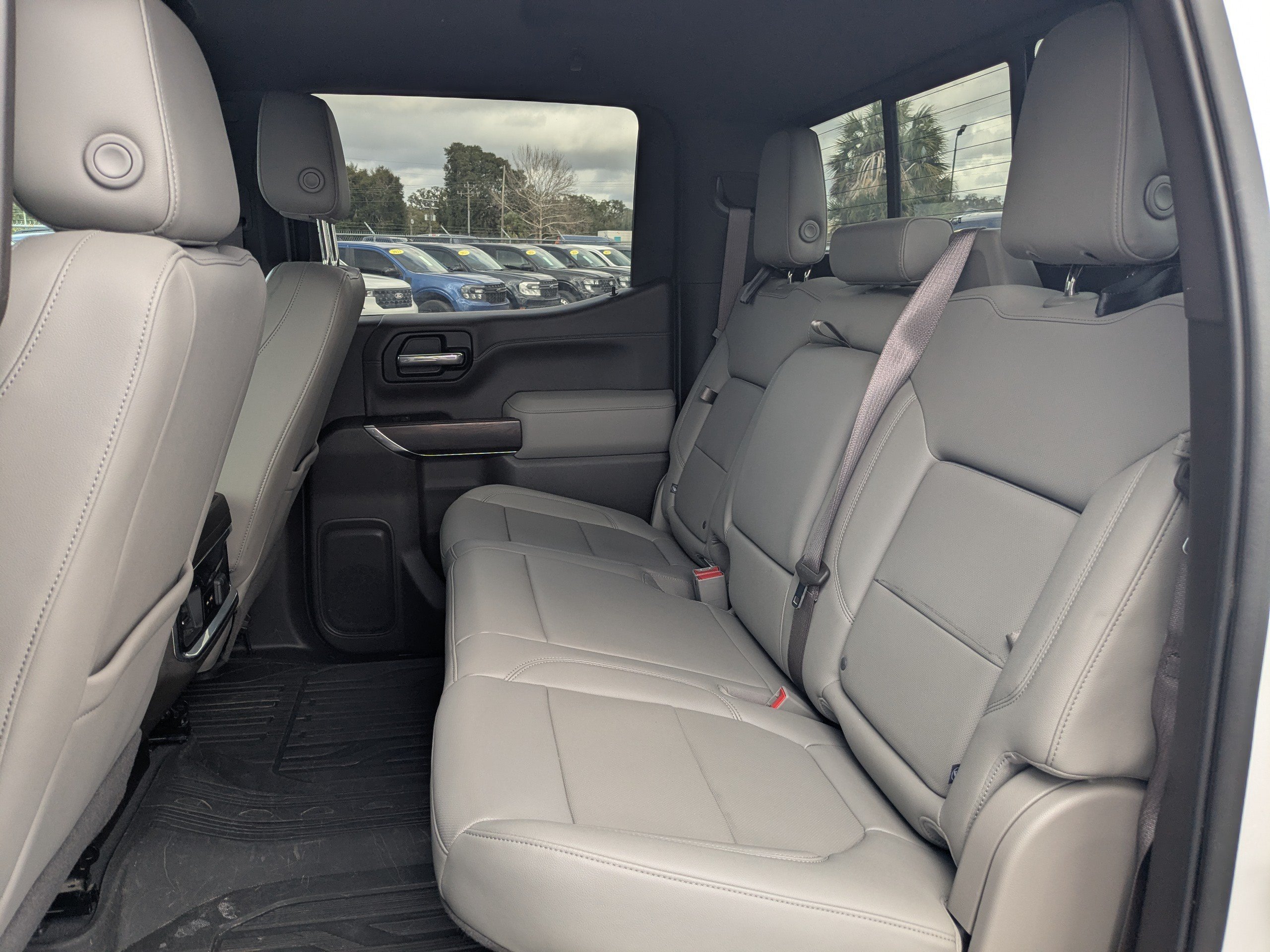 Used 2022 White Frost Tricoat GMC SLT image 13