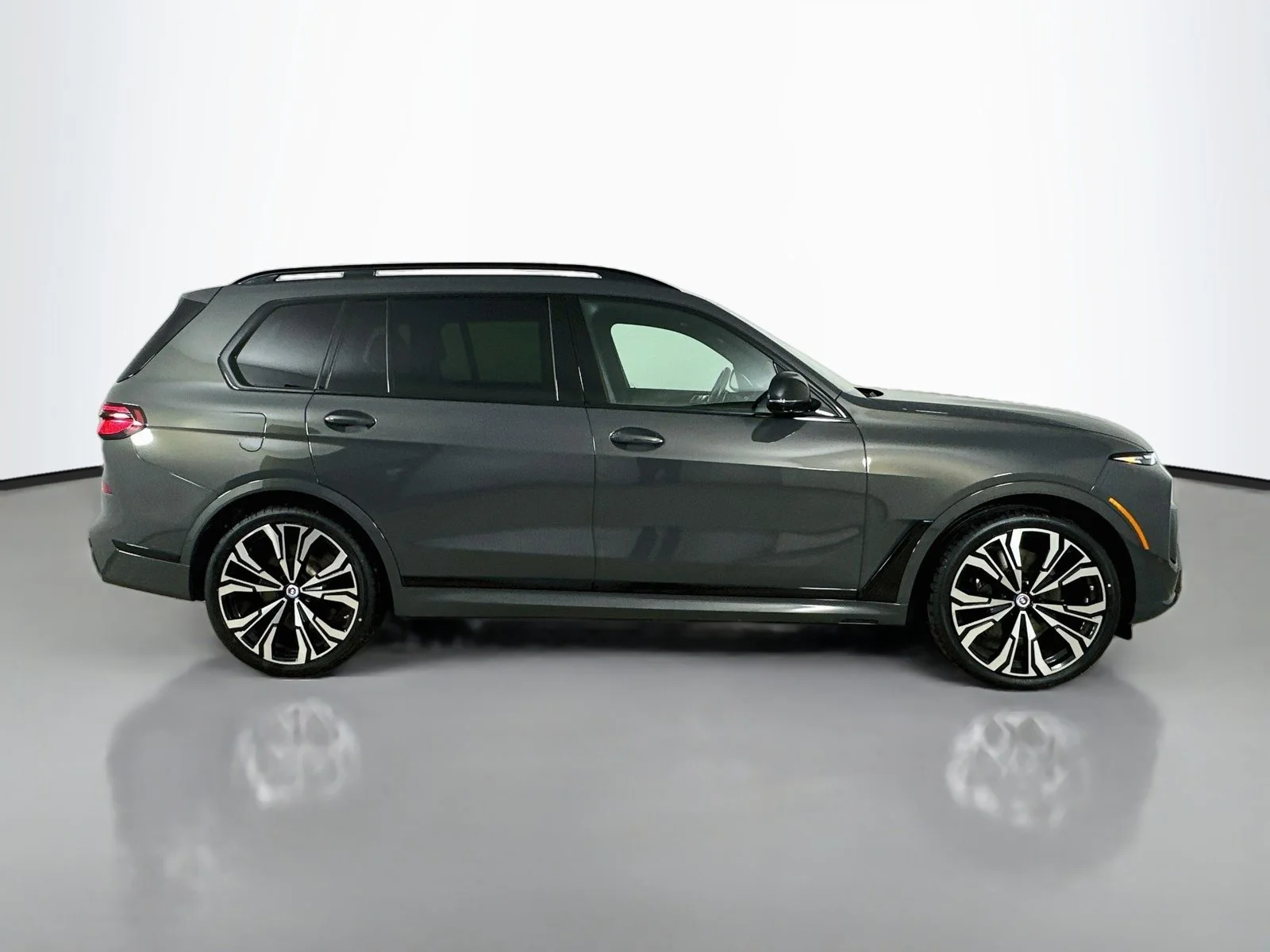 Used 2023 Gray BMW  image 4