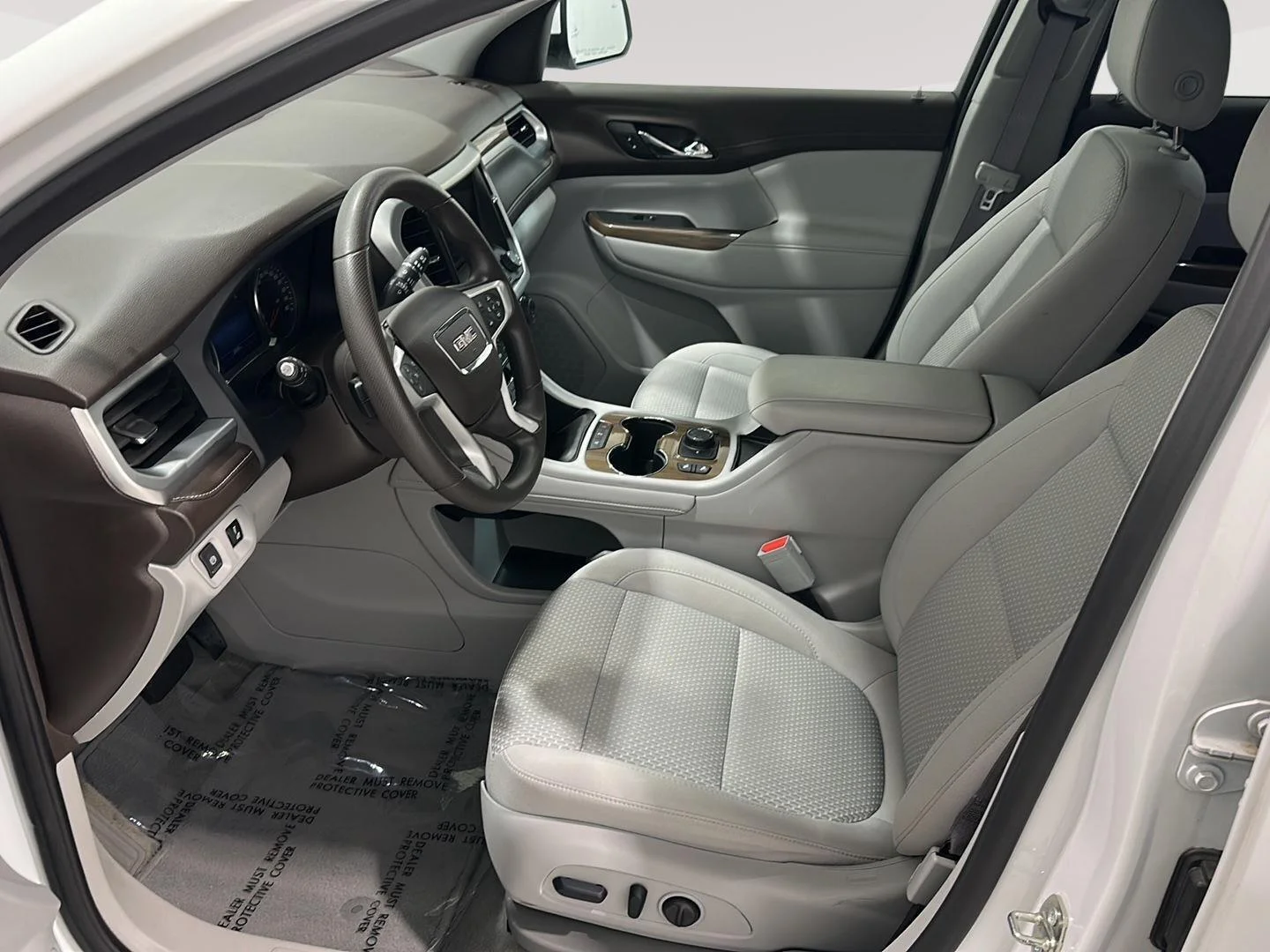 Used 2023 Summit White GMC SLE image 17