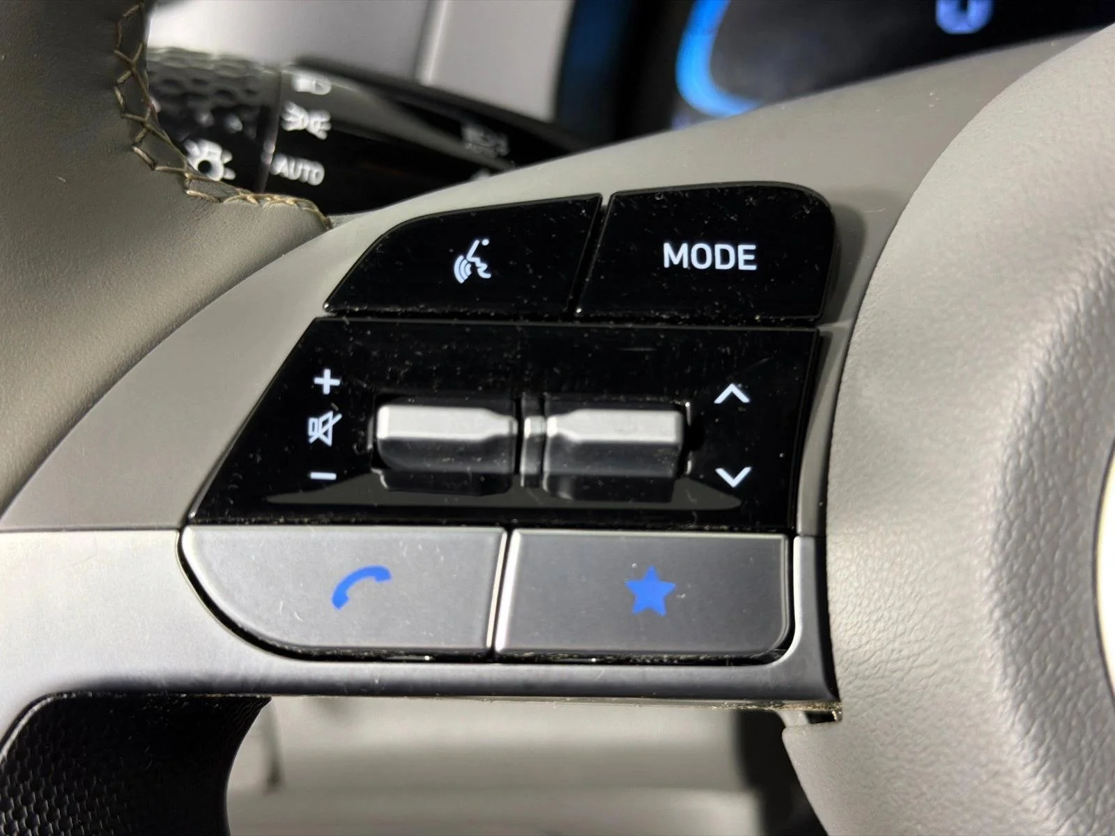 Used 2025 Gray Hyundai SEL Sport image 24