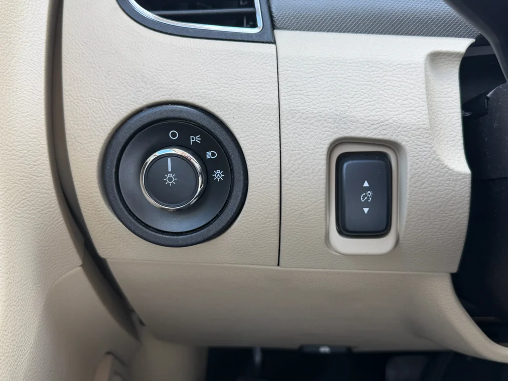 Used 2016 Oxford White Ford SE image 24