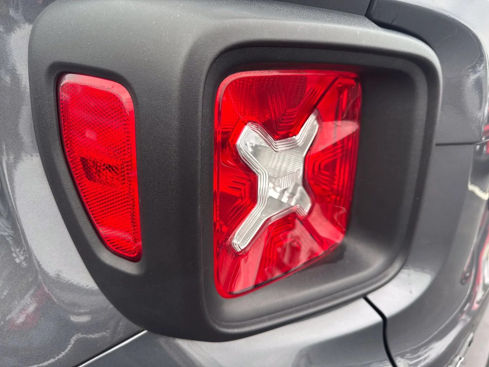 Used 2023 Graphite Gray Jeep Altitude image 9
