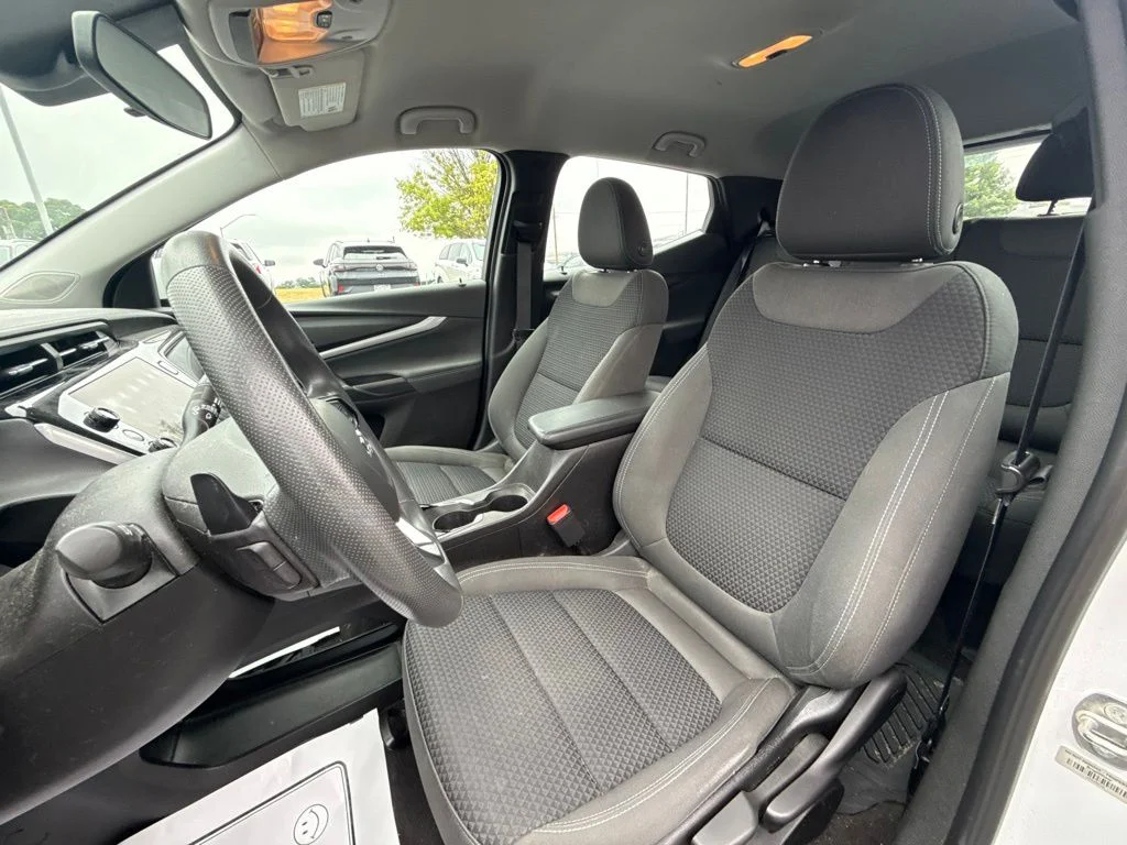 Used 2022 Summit White Chevrolet LT image 44