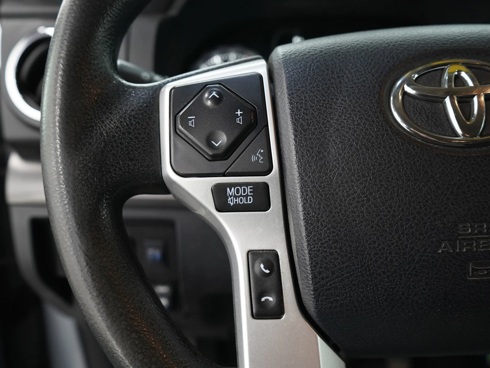 Used 2018 Cement Toyota SR5 image 28