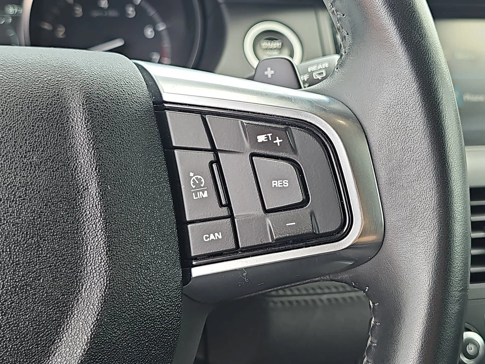 Used 2018 Gray Land Rover SE image 18