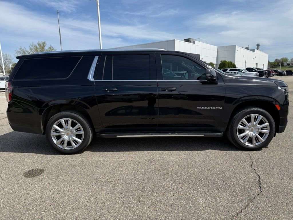 Used 2022 Chevrolet Suburban LT with VIN 1GNSKCKD4NR326480 for sale in Rochester, Minnesota