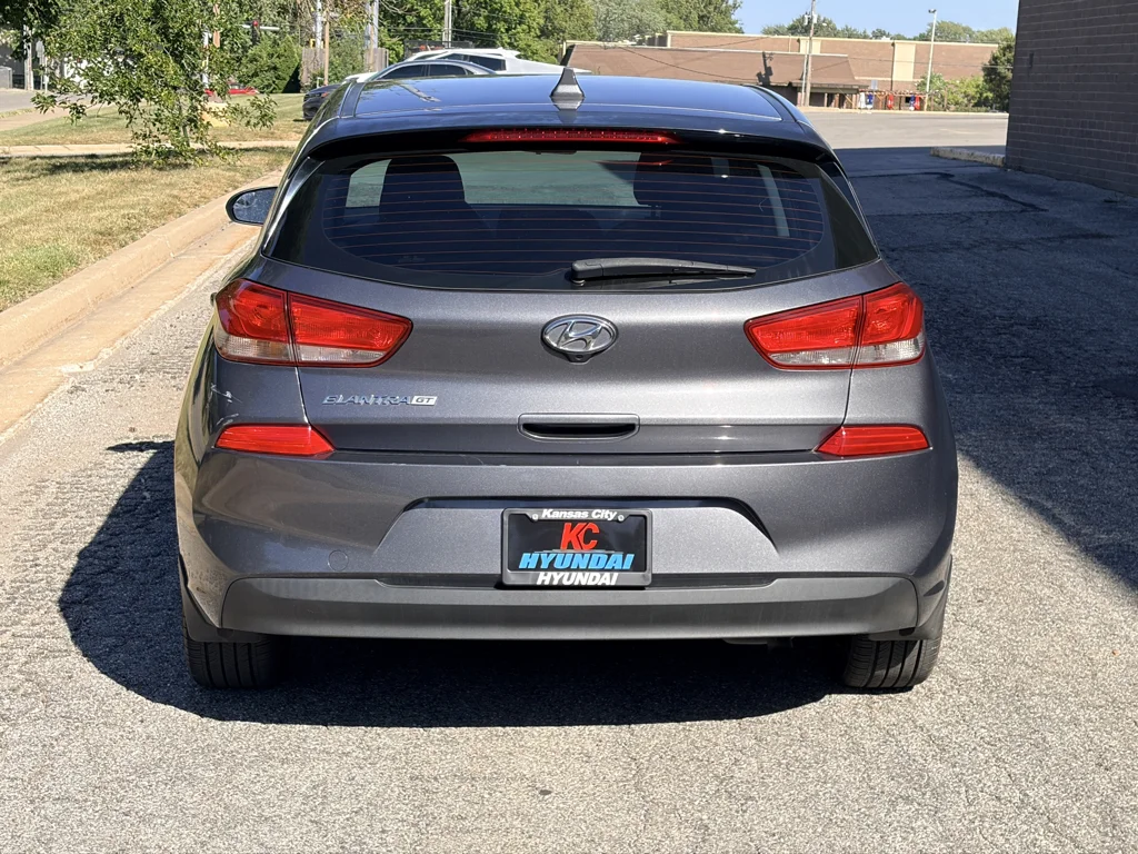 Used 2018 Summit Gray Hyundai Base image 4