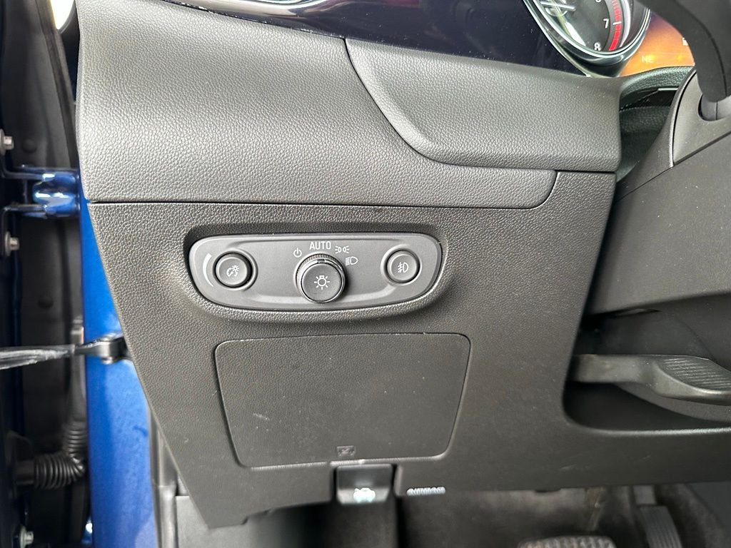 Used 2023 Blue Buick Select image 18