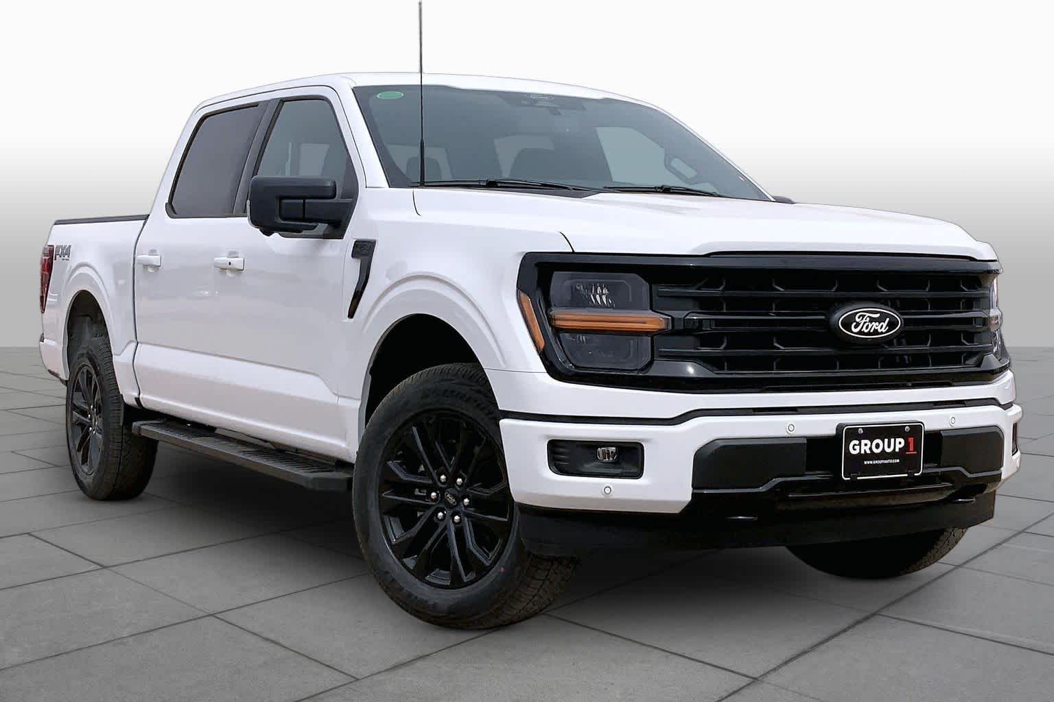 New 2026 Oxford White Ford XLT image 2