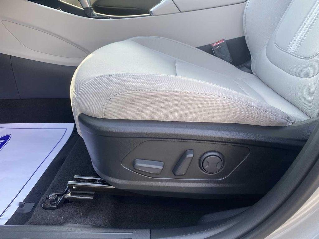 New 2026 Silver Hyundai SEL FWD image 25