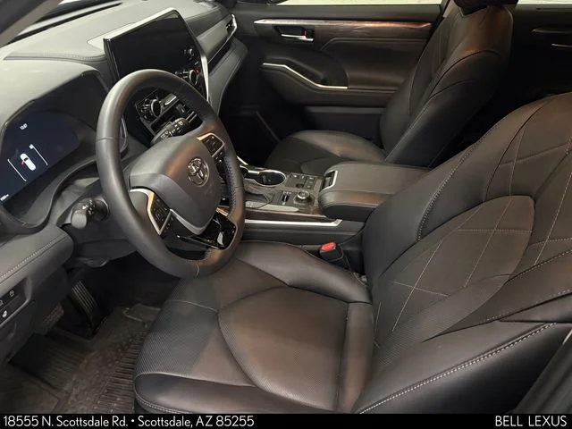 Used 2024  Toyota Platinum image 13