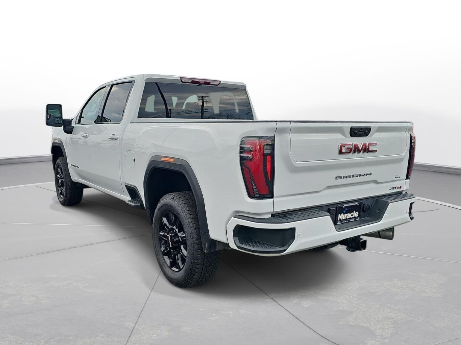 Used 2025 Summit White GMC AT4 image 8