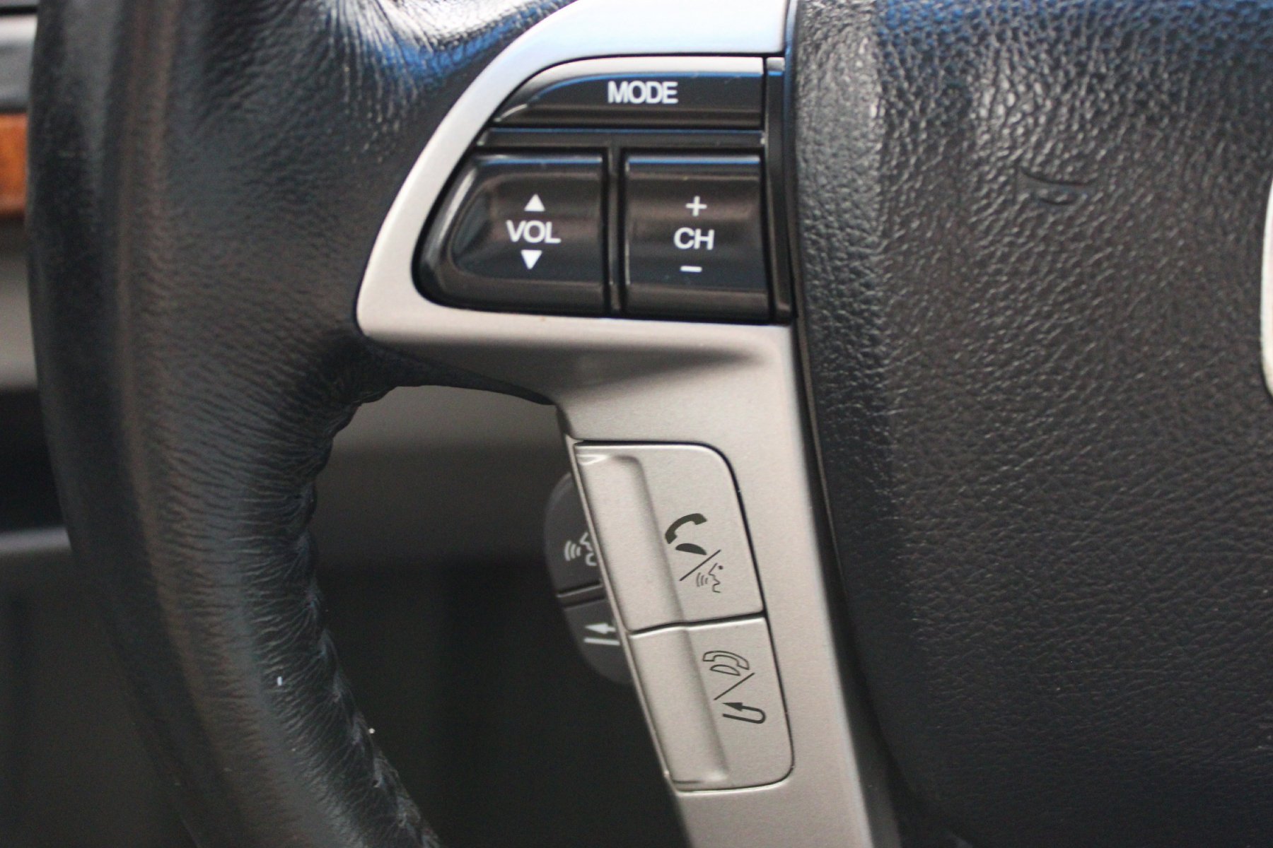 Used 2011 Alabaster Silver Metallic Honda 3.5 EX-L 4dr V6 Auto image 9