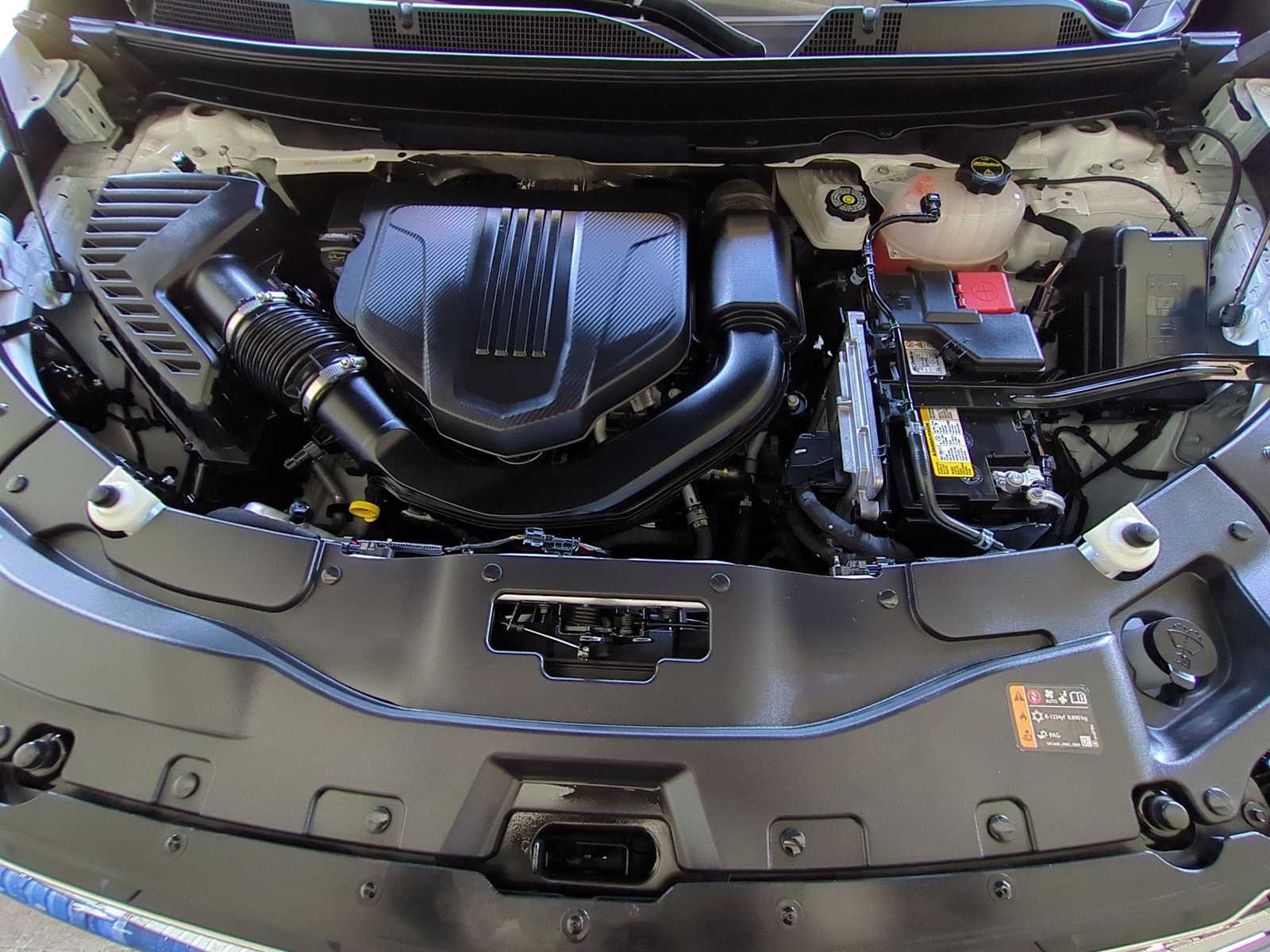 Used 2025 Summit White Chevrolet LT image 28