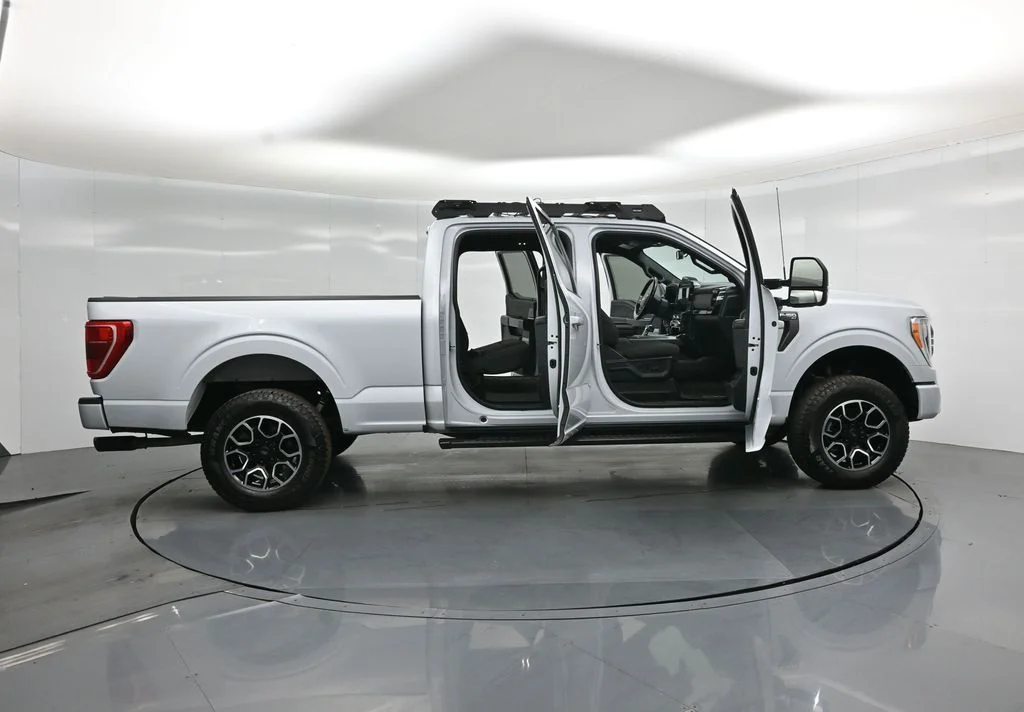 Used 2022 White Ford XLT image 4