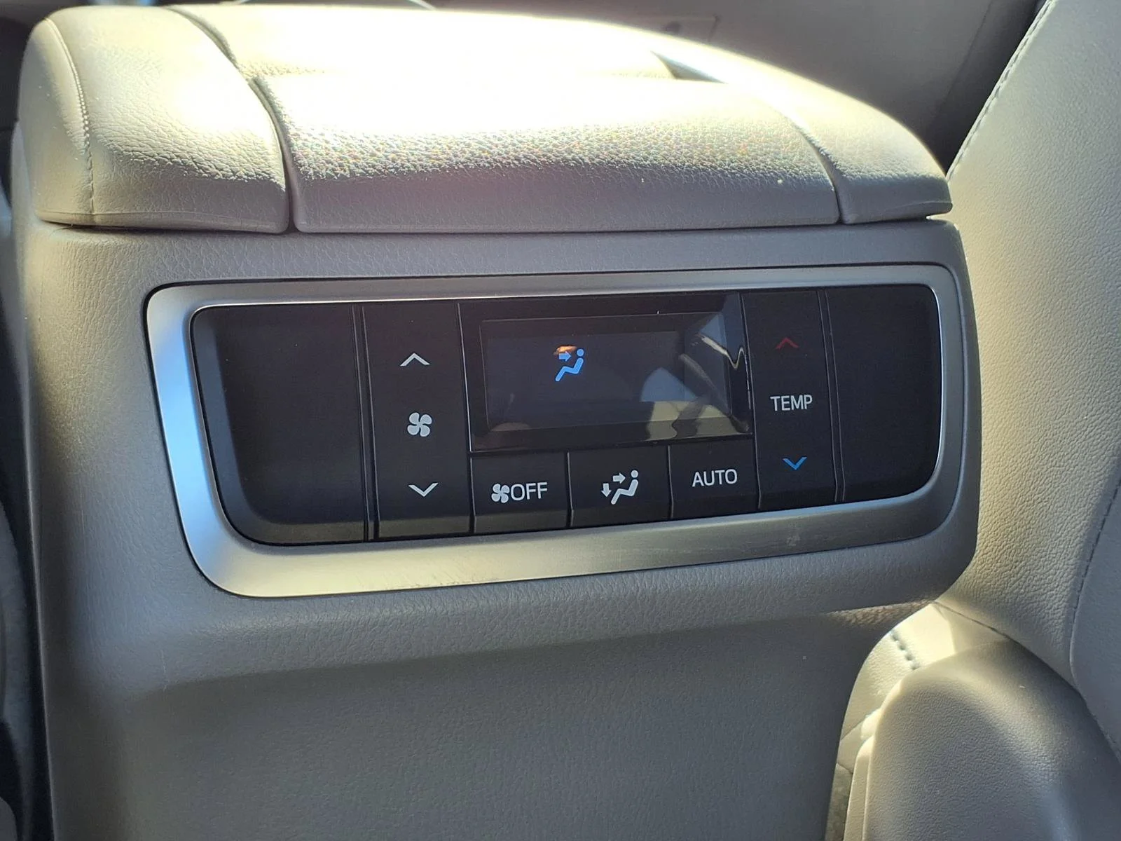 Certified Used 2018 Predawn Gray Mica Toyota XLE image 23