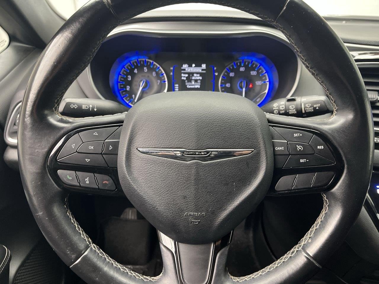 Used 2018 Brilliant Black Crystal Pearlcoat Chrysler Touring Plus image 15