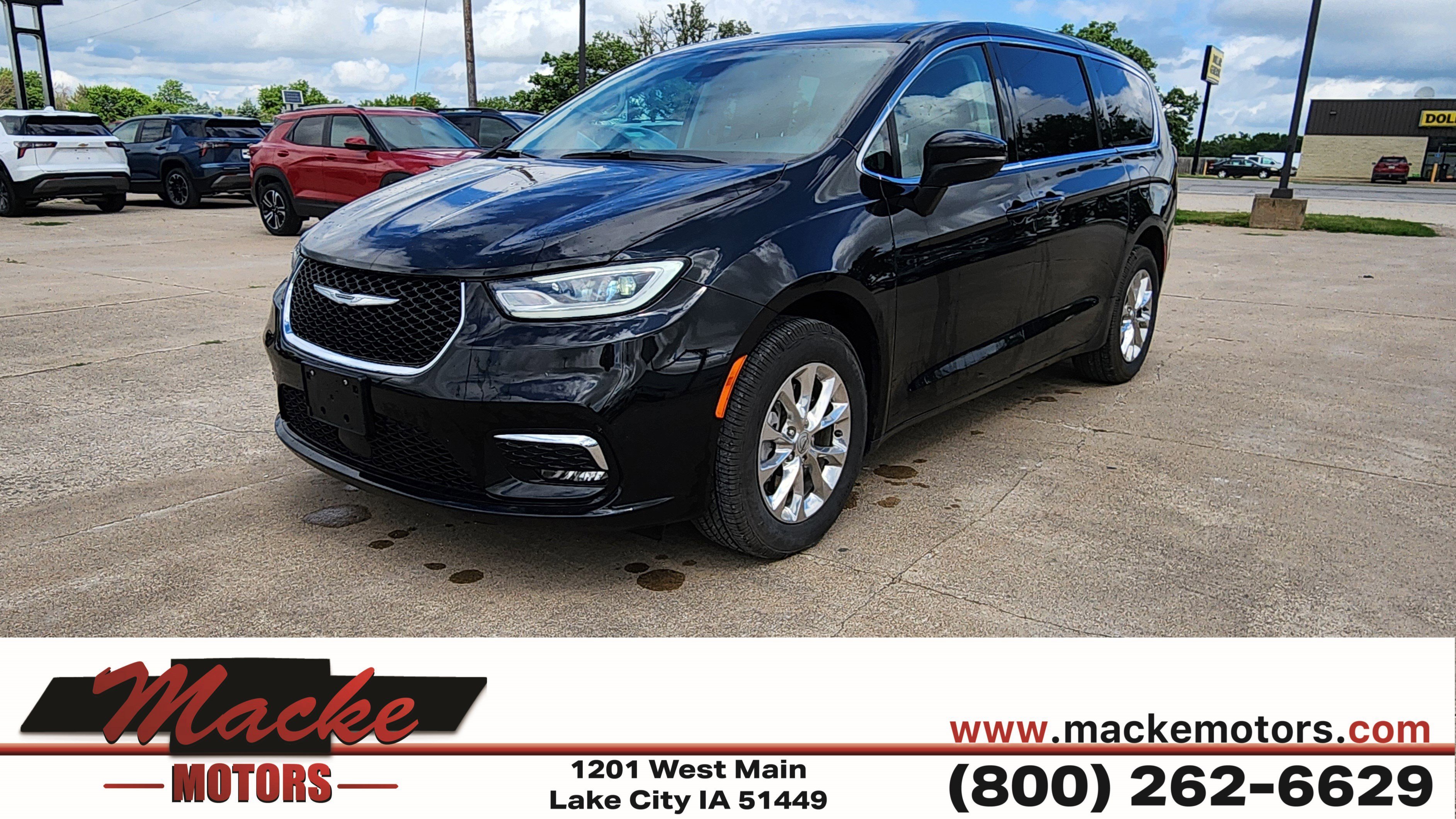 2023 Chrysler Pacifica Touring L AWD's photo
