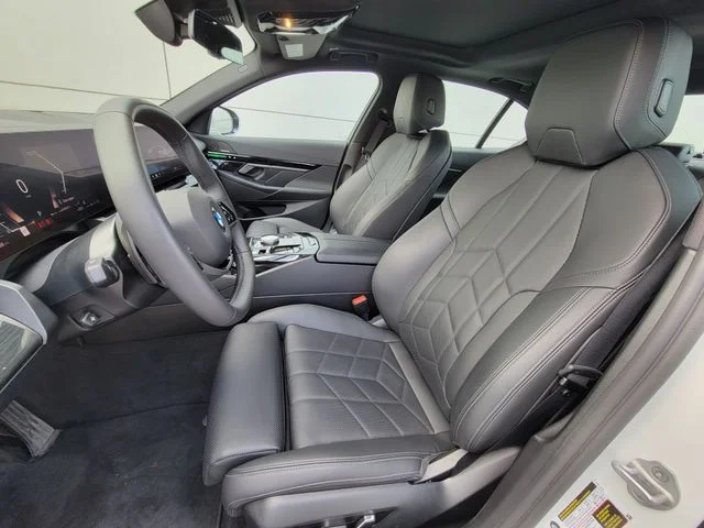 Used 2025 White Metallic BMW 530i image 18