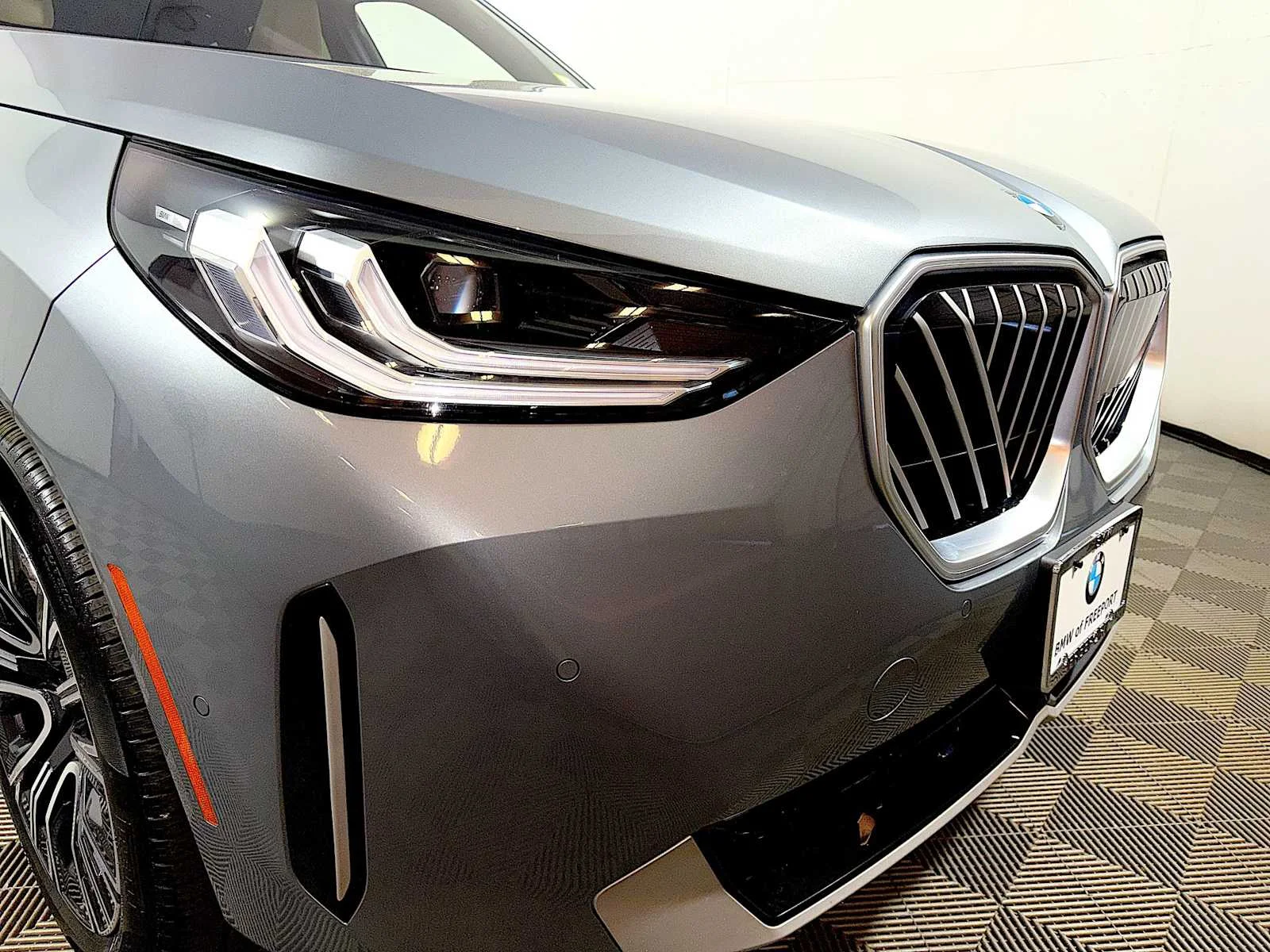 Used 2026 Skyscraper Grey Metallic BMW 30 xDrive image 25