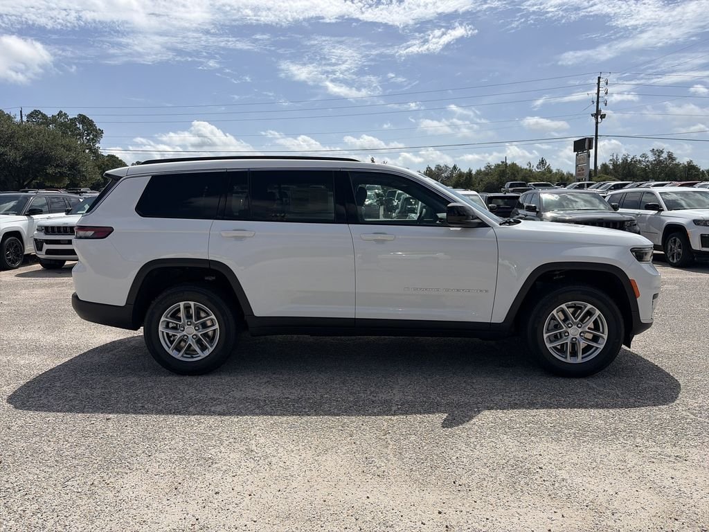 New 2026 Bright White Clear-Coat Exterior Paint Jeep Laredo X image 7