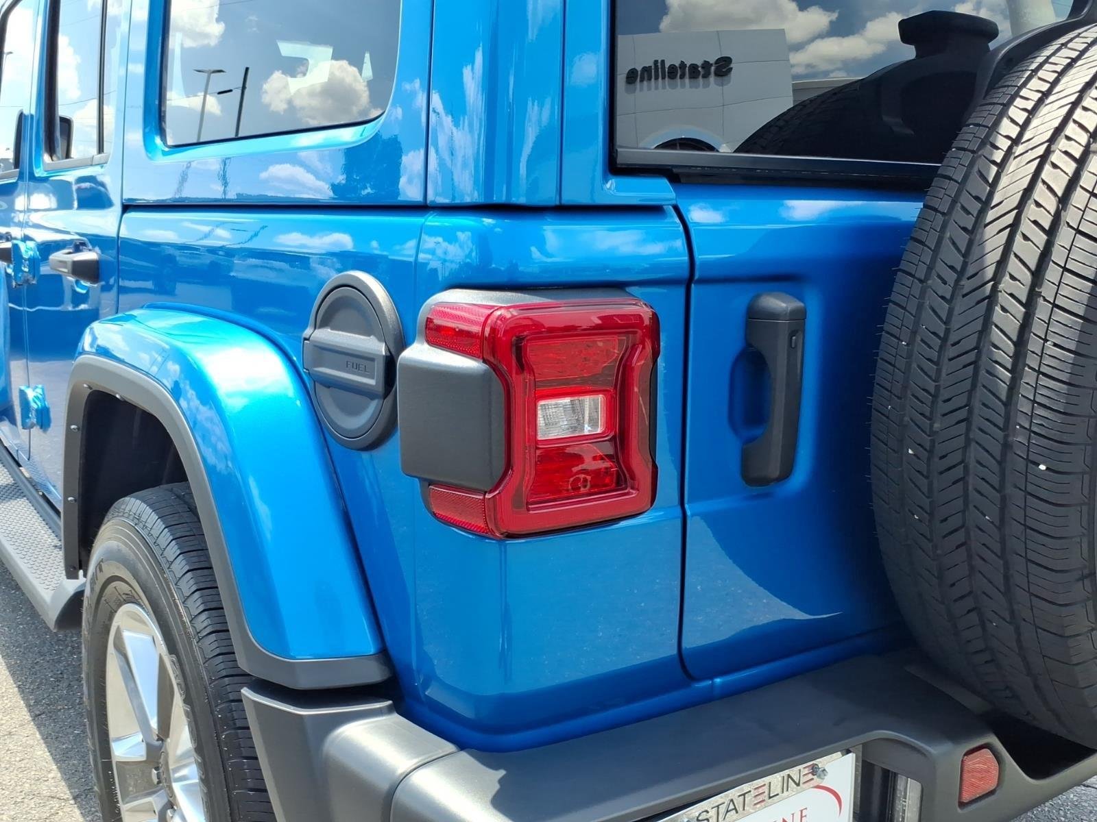 Used 2023 Hydro Blue Pearlcoat Jeep Sahara image 17