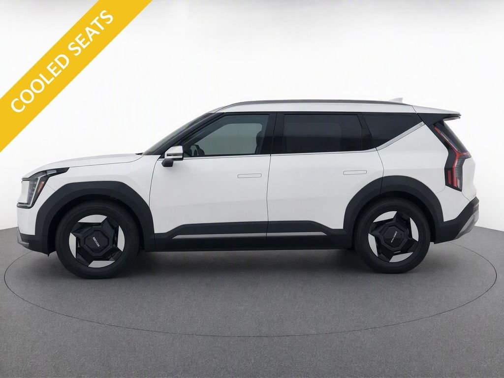 Used 2024 White Kia Wind image 7