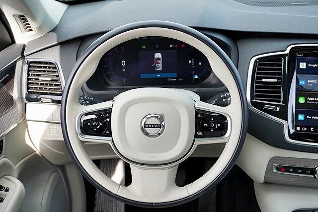 Used 2025 Black Volvo B6 Plus 6-Seater image 20