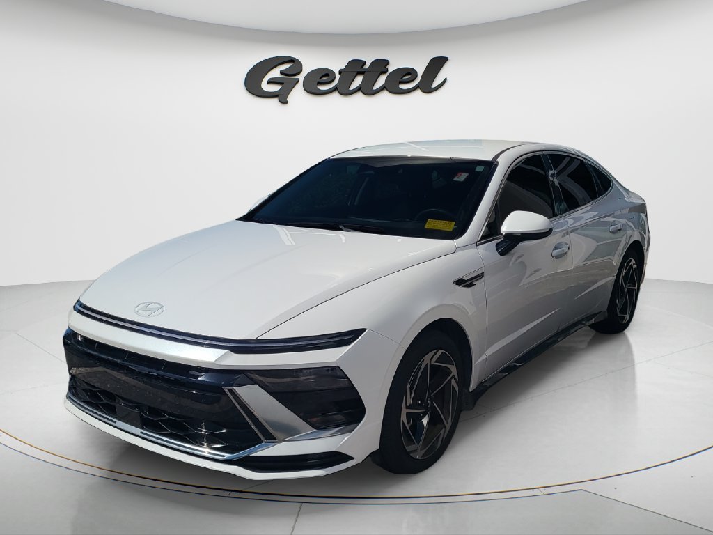 Used 2026 White Hyundai SEL Sport image 1