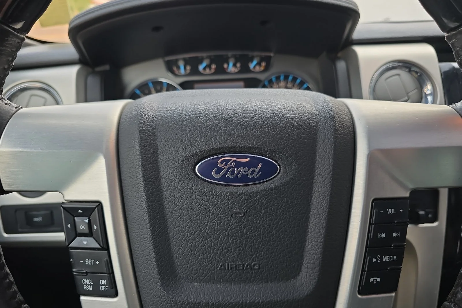 Used 2011  Ford  image 21