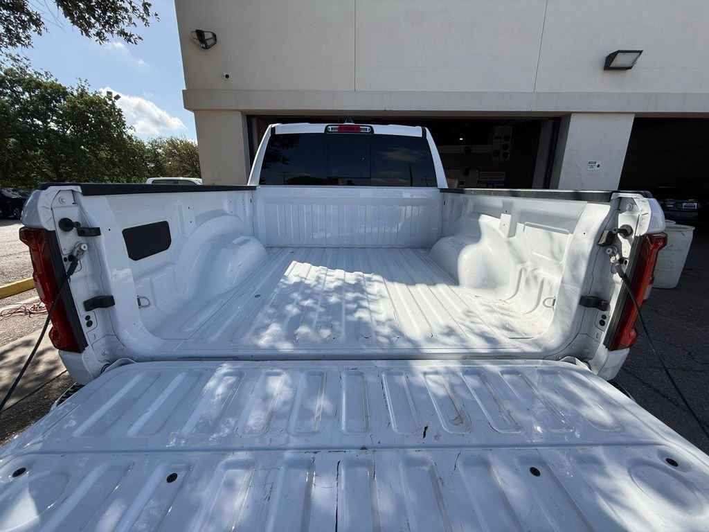 Used 2025 White Ram Big Horn/Lone Star image 19
