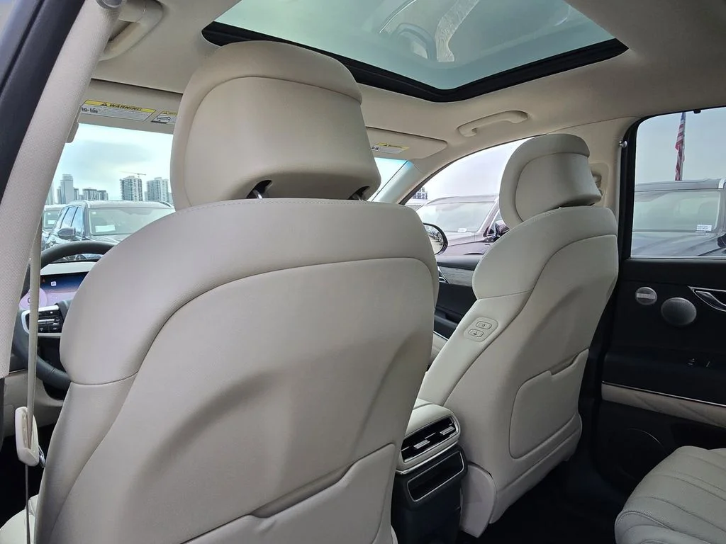 New 2026 White Genesis 2.5T image 23
