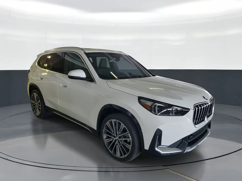 Used 2026 White BMW xDrive28i image 2