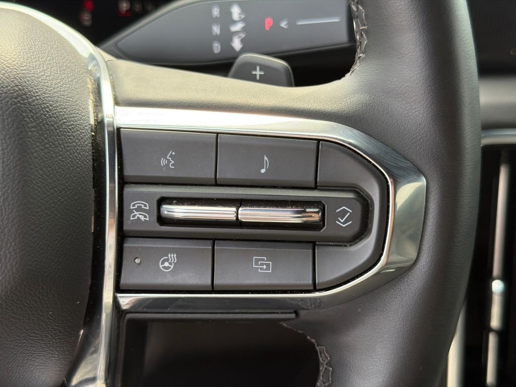 Used 2025 Silver GMC Elevation image 26