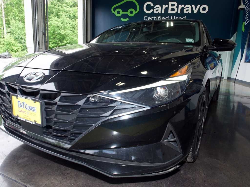 Used 2023 Black Hyundai SEL image 8