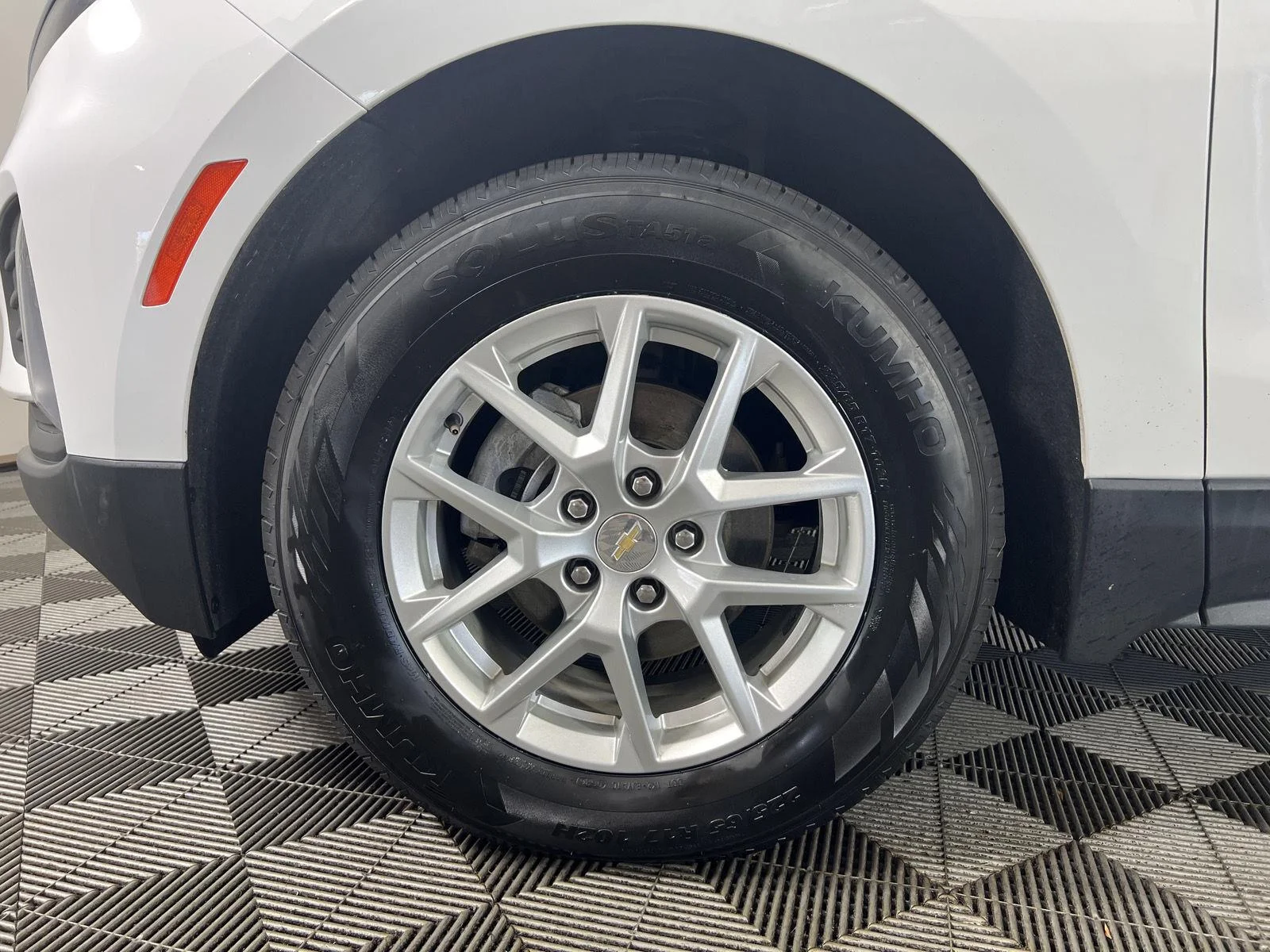 Used 2023 Summit White Chevrolet LT image 9