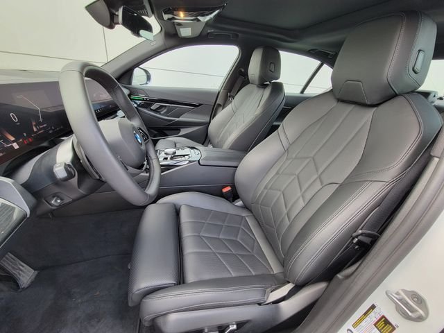 Used 2025 White Metallic BMW 530i image 18