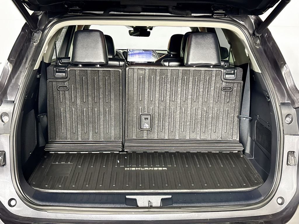 Used 2022 Gray Toyota Platinum image 22