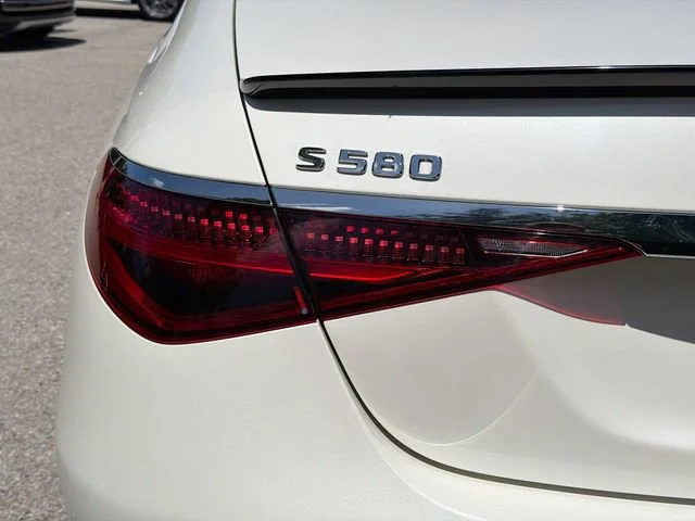 Used 2023 MANUFAKTUR Diamond White Mercedes-Benz S 580 image 10