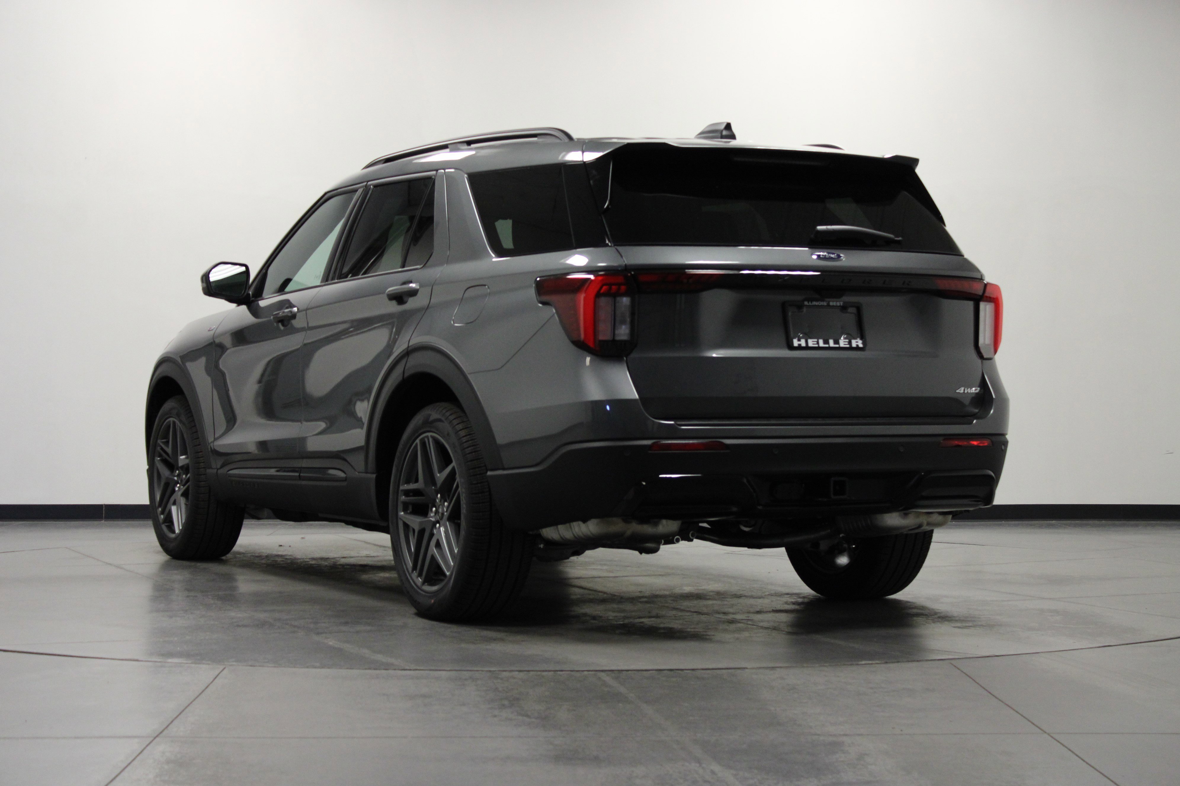 New 2026 Carbonized Gray Metallic Ford ST-Line image 6
