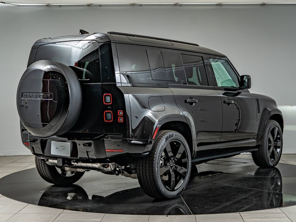 New 2026 Santorini Black Land Rover X-Dynamic SE image 5