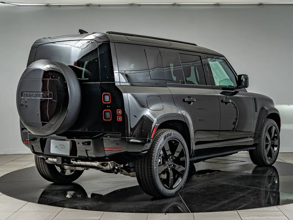New 2026 Santorini Black Land Rover X-Dynamic SE image 5