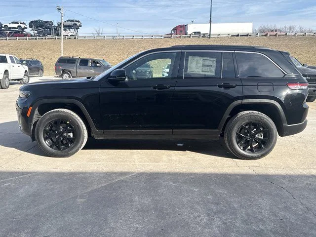 New 2026 Diamond Black Crystal Pearl-Coat Exterior Paint Jeep Altitude image 10