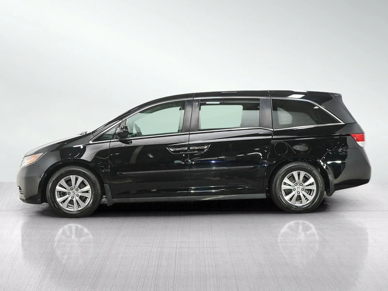 Used 2015 Honda Odyssey EX-L with VIN 5FNRL5H62FB095045 for sale in Burnsville, Minnesota