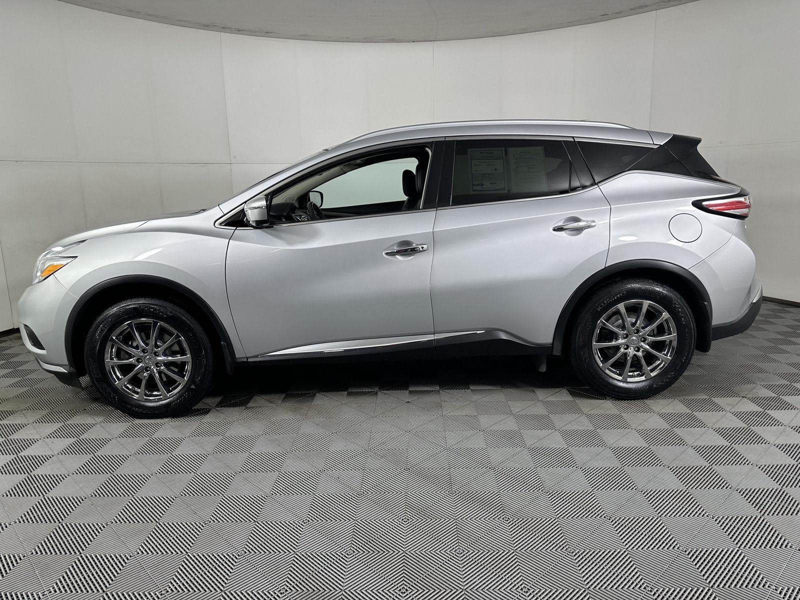 Used 2016 Brilliant Silver Metallic Nissan SL image 9
