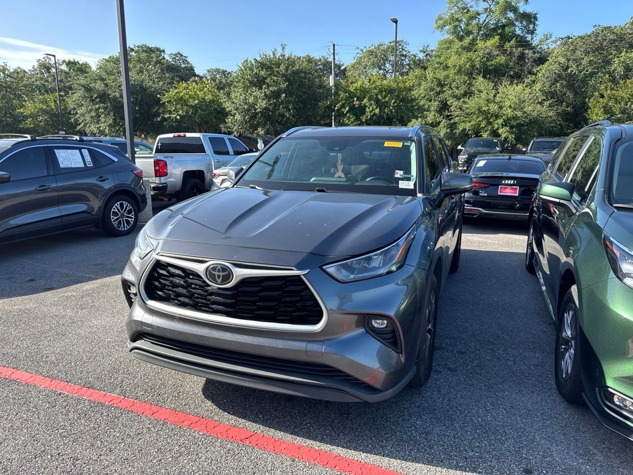 Used 2020 Gray Toyota XLE image 1