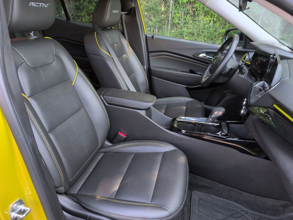 Used 2025 Yellow Chevrolet ACTIV image 31