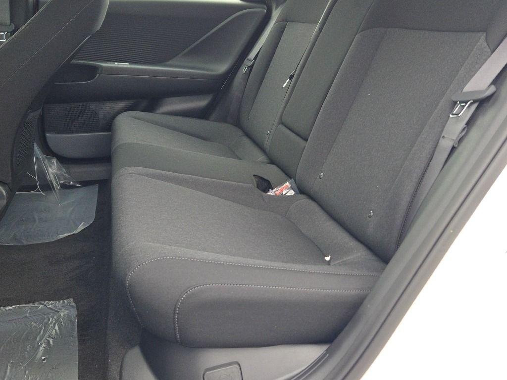 New 2025 White Hyundai SE image 17